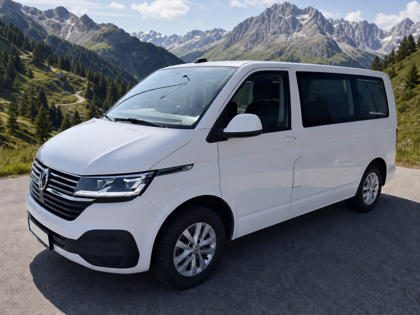 Bílý Volkswagen Multivan 6.1 z bočního pohledu